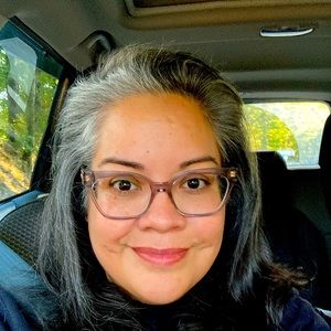 Meet your Posher, Cynthia